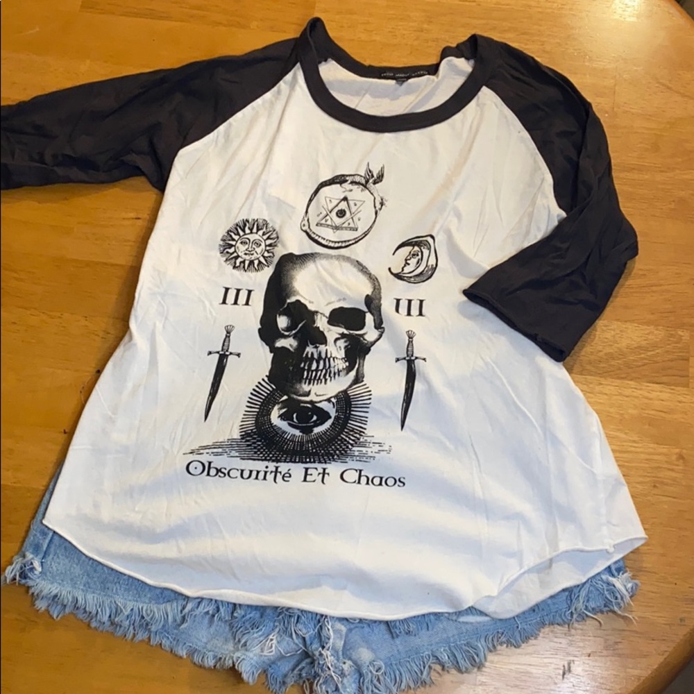 Quarter sleeve baseball tee